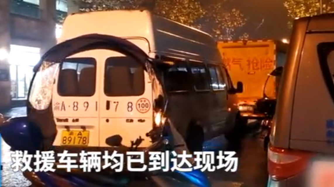 重庆沙坪坝一小区发生燃气事故，房屋被损坏，1人受伤送医